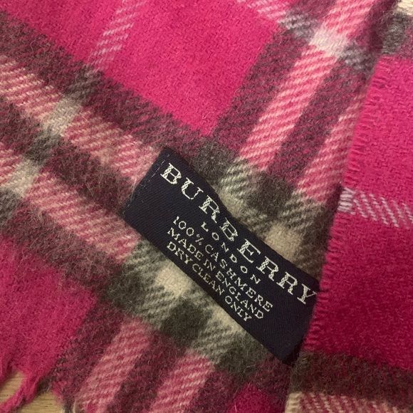 Burberry Classic Scarf - Picture 2 of 4